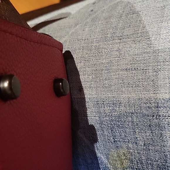 Elegant Burgundy Leather Tote Bag - Picture 7 of 8